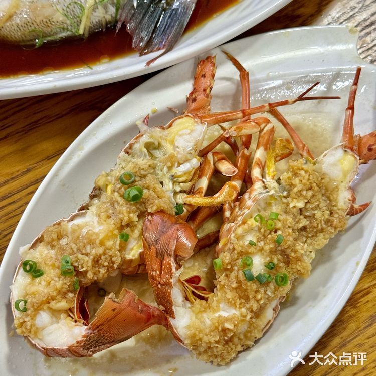 小青龙，大螃蟹，生蚝，鲍鱼，海螺！这一堆才花了三百多