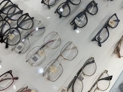 -美式眼镜·授权蔡司.依视路.尼康.豪雅.明月(南翔印象城店)