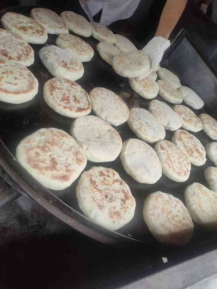 眼镜粑粑-"又是官渡古镇的小吃,位置很好.到点就很多.