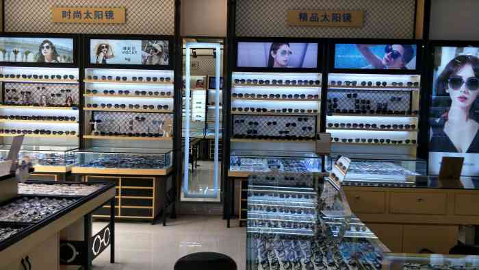 永亮眼镜(永安店)-"之前的眼镜框架裂了,选了这家来配,唉!现.