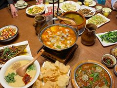 -老滇山寨•云南特色菜•地方菜•民族风情歌舞表演(金碧店)