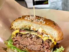 美式经典牛肉汉堡-shark burger·鲨鱼汉堡(交子大道店)