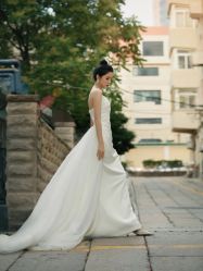 -不晚国际婚纱礼服