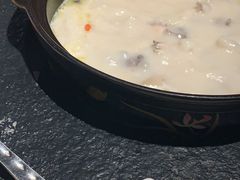 -洪氏嗨捞·广东猪肚鸡·椰子鸡火锅(西咸万象城店)