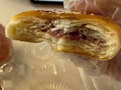 鲜花饼-鲍师傅糕点(江苏路店)