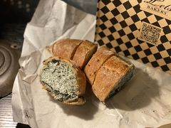 松露鱼籽法棍-Let's Taipei 非常烘焙(太古里店)