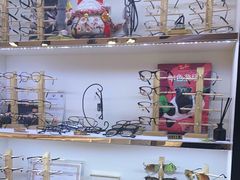 -MiRi眼镜·蔡司·星趣控·尼康控优点视觉合作店(南京东路店)