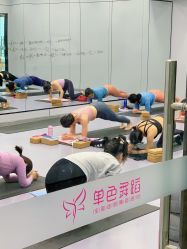 -单色舞蹈