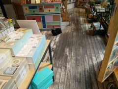 露天位-猫的天空之城概念书店(丽江古城饮玉巷店)