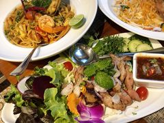 -Chom Cafe and Restaurant