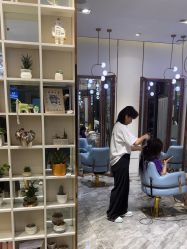-MY WAY SALON