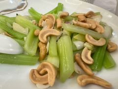 腰果西芹炒百合-鹭园酒家·四十年老字号