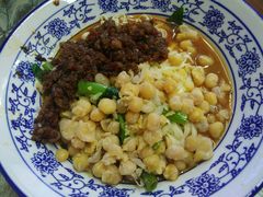 -渝之汇牛肉豌杂面