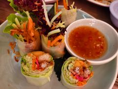 酥炸老虎虾香芒米纸卷配榴莲汁-CHINCHIN 青青·泰国料理(万象食家店)