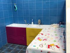 -蓝鲸奇亲子游泳俱乐部