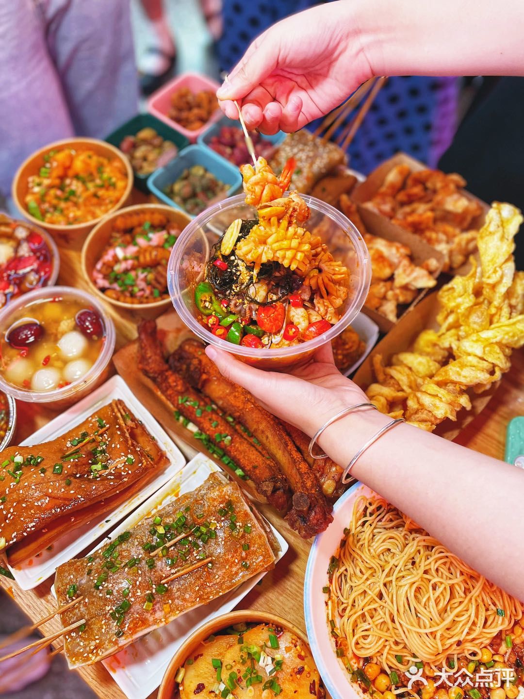 本地人推荐美食广场 八一好吃街 特色美食一条街