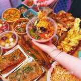 本地人推荐美食广场 八一好吃街 特色美食一条街