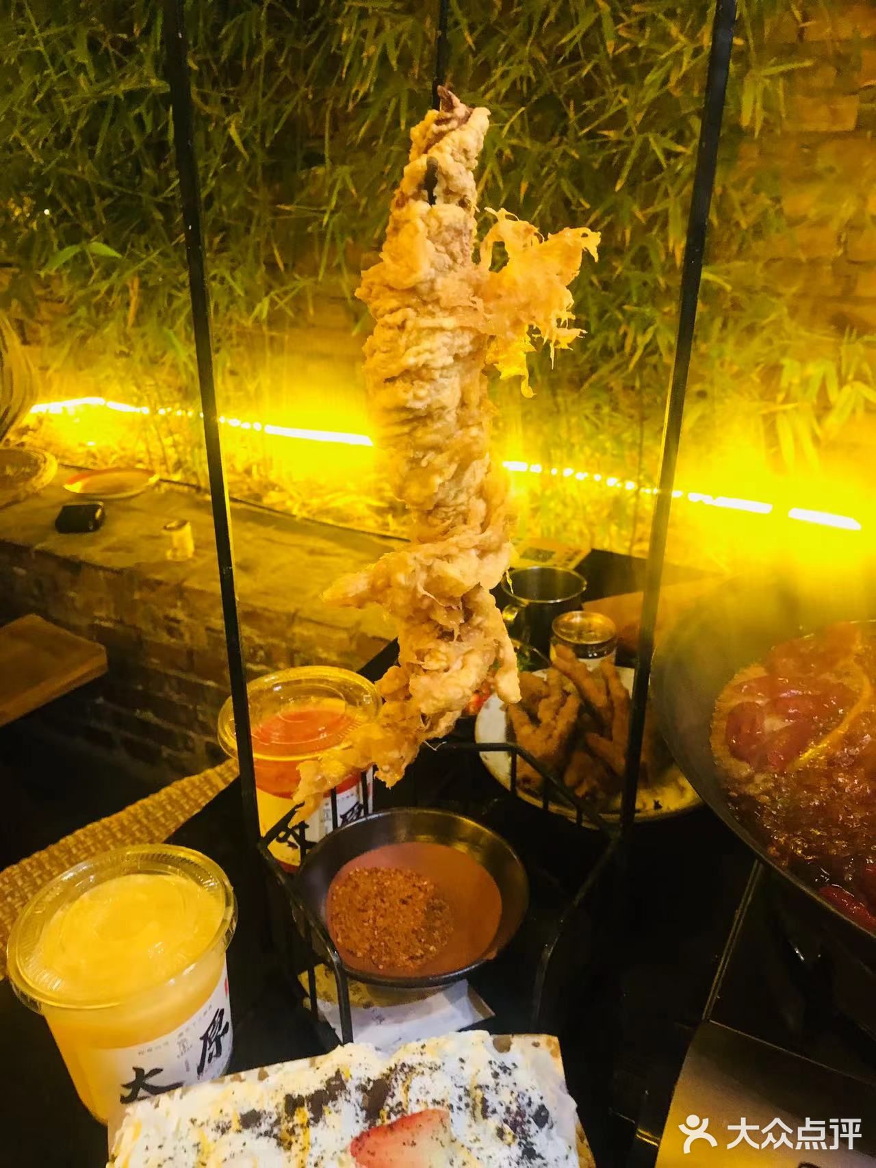 锅底3斤牛油一斤料，满满一大锅，特色菜超多