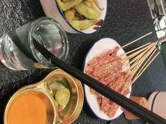 -何妹湿辣牛肉·粤式烧烤砂煲(桂雅路店)