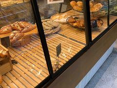 面包甜点陈列柜-Dough&Joe团憩(瑞虹天地月亮湾店)