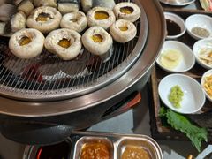 -围炉肉舍•炭烤活鳗•丹东海鲜烤肉(步行街店)