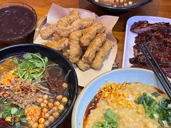 -爆炸头阿姨小四川正宗川味小吃(无任何分店)
