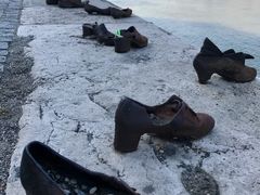 -多瑙河畔鞋履雕塑