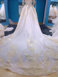 -觅白婚纱礼服馆