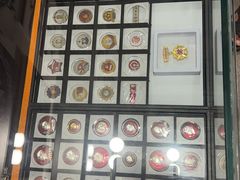 -毛泽东像章珍藏馆