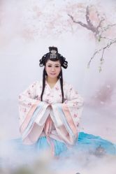 陌上桑——艳歌罗敷行-九月鹰飞汉服摄影工作室