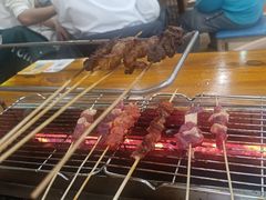 -哈尔滨小酒馆·鲜肉现穿自助烧烤(康新花园店)