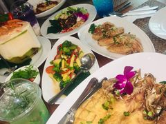 -Chom Cafe and Restaurant