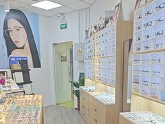 -天空之镜眼镜店蔡司依视路配镜授权零售店(望京颐堤港店)