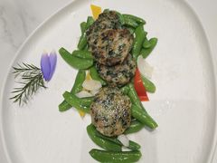 碧绿煎酿荠菜虾滑饼-酒蜻蜓·庭院私房菜(天元东路店)