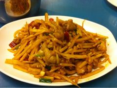 酸笋炒肥肠-红鼻子桂林米粉(金唐新光界店)