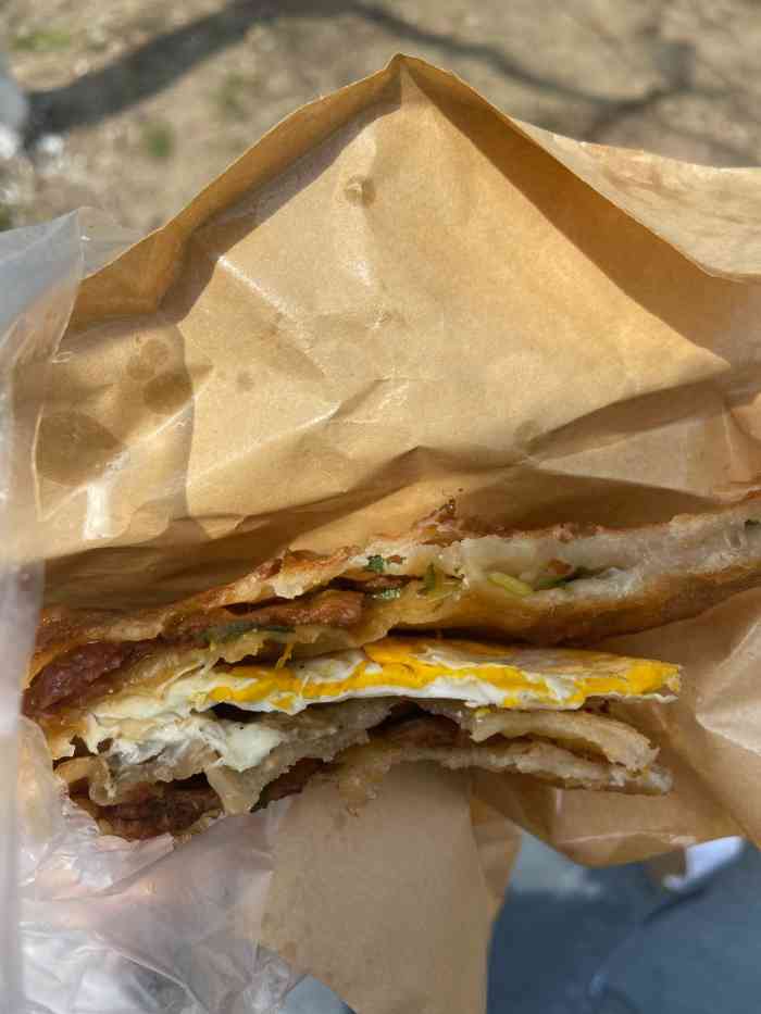 曹张鸡子大饼-"曹张新村的鸡子大饼是实打实的网红,但凡是.