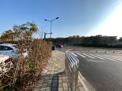 -奕欧来上海购物村停车场