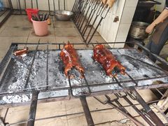 -黄记四更烤乳猪店