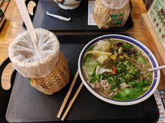 -云阿蛮云南生烫牛肉米线(奉贤路店)