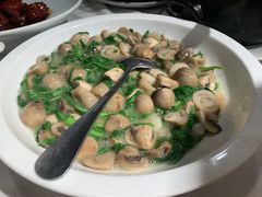 荠菜虾仁烩双菇-和记小菜(七宝店)