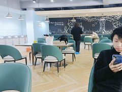 -安格丽娜·狗咖·猫咖羊驼咖(春熙路百盛商场店)