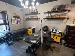 -鳌首刺青纹身 穿孔饰品店