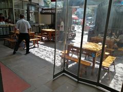 -茅屋大酒店