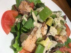 三文鱼牛油果沙拉-八坂日本料理