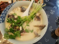 砂锅鱼头-75幢私房菜馆