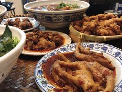 -爆炸头阿姨小四川正宗川味小吃(无任何分店)