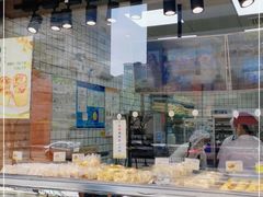 面包甜点陈列柜-鲍师傅糕点(江苏路店)