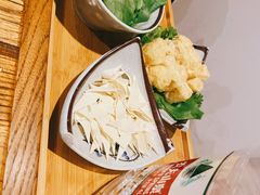 -毛辣果·贵州红酸汤牛肉火锅(西单店)