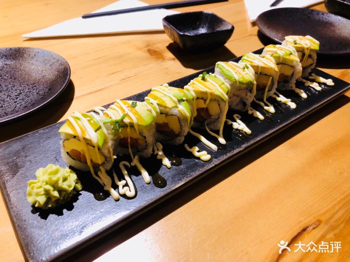 三文鱼奶酪牛油果卷