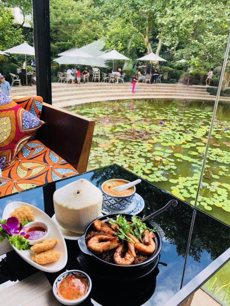 静安公园里的泰国餐厅图片